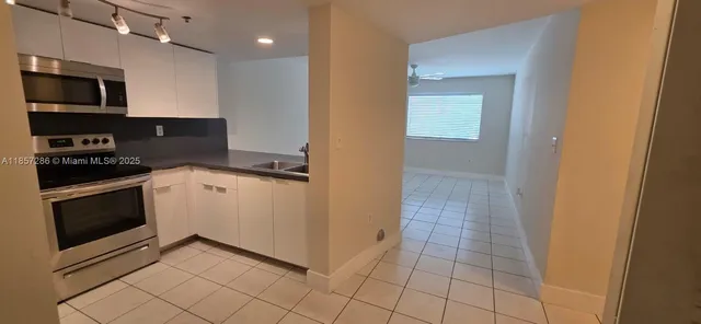 $2,100 | 55 East 4th Street, Unit 104, Hialeah, FL 33010