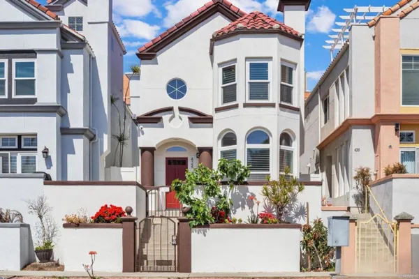 $1,979,000 | 424 North Tremont Street, Oceanside, CA 92054