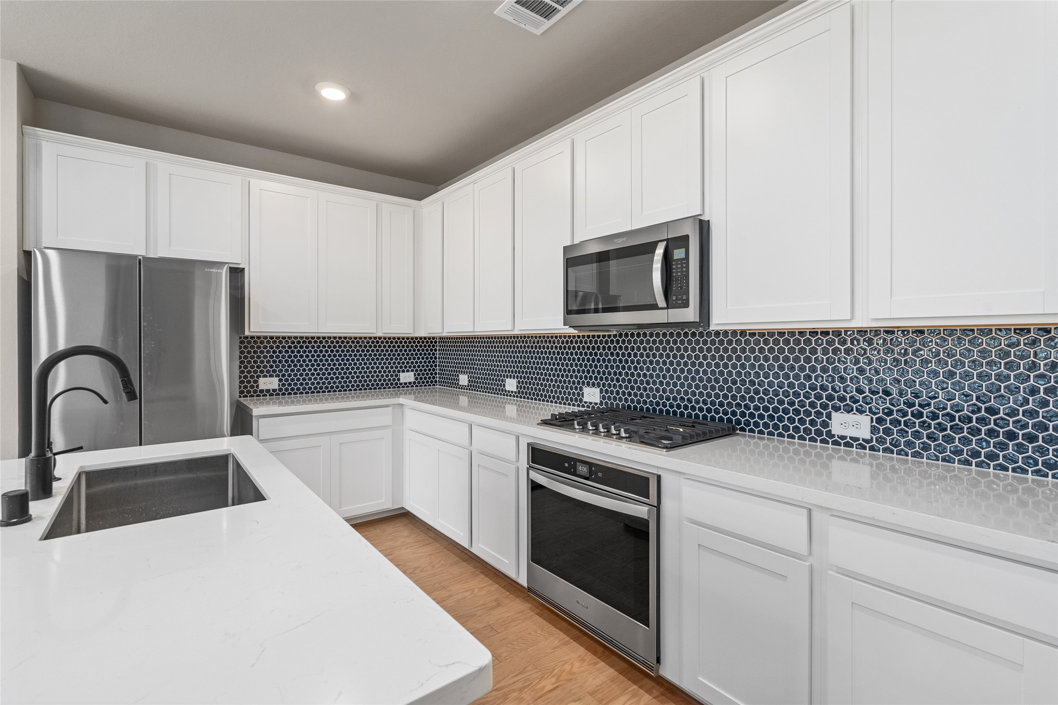 9406 Caddo Ridge Lane Cypress, TX 77433 - Photo 5 of 25 Gas cooking!