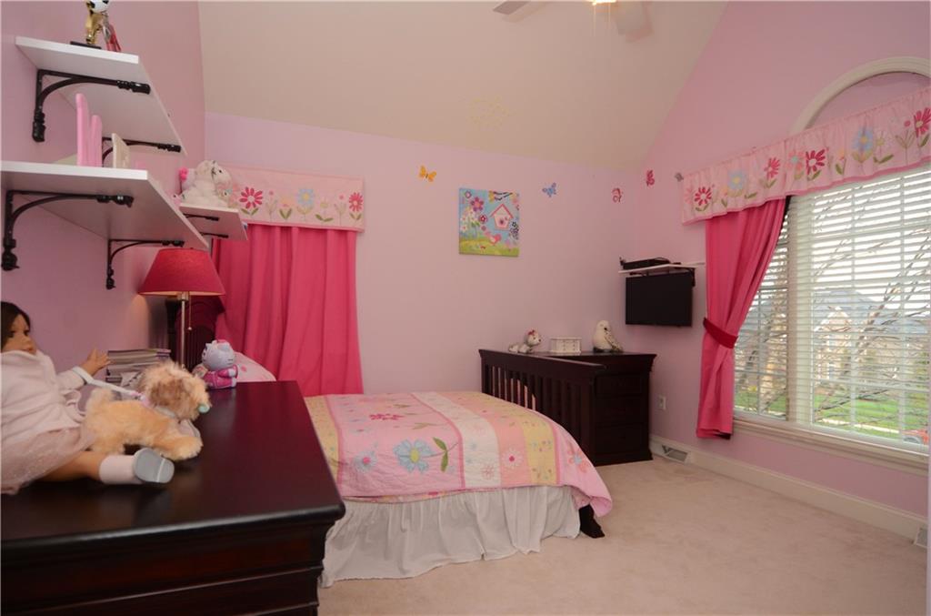 2132 John's Ridge Road Coraopolis, PA 15108 - Photo 17 of 25 Bedroom