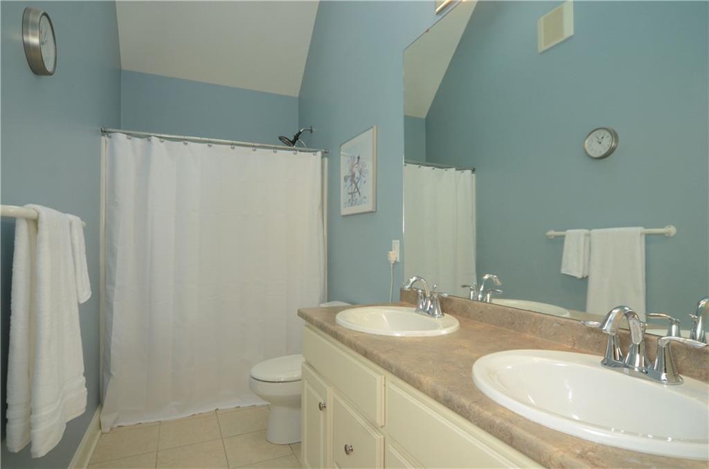 2132 John's Ridge Road Coraopolis, PA 15108 - Photo 18 of 25 Full hall bath.