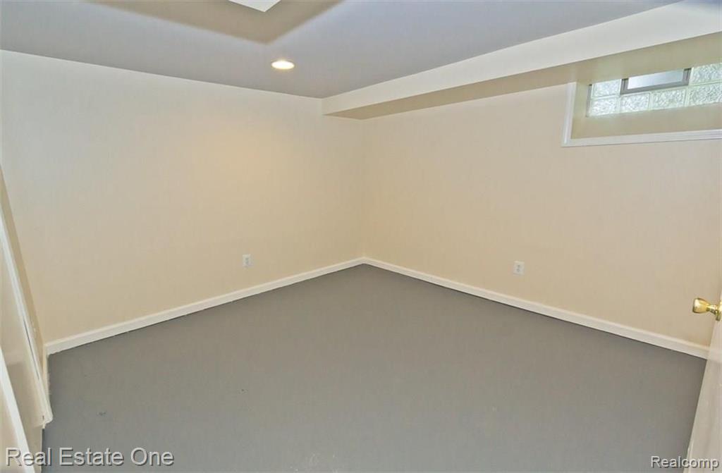 3947 Wakefield Road Berkley, MI 48072 - Photo 32 of 40