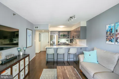 $424,999 | 1001 North Randolph Street, Unit 1020, Arlington, VA 22201