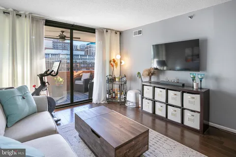 $424,999 | 1001 North Randolph Street, Unit 1020, Arlington, VA 22201