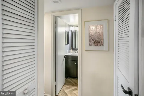 $424,999 | 1001 North Randolph Street, Unit 1020, Arlington, VA 22201