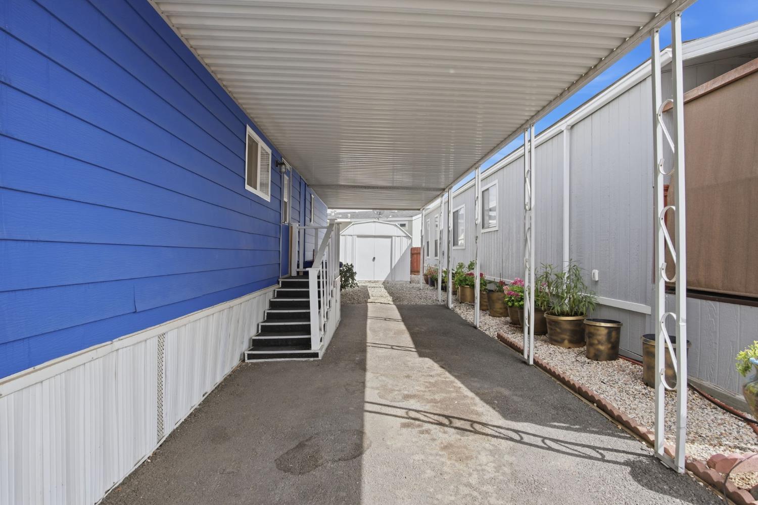 1400 Meredith Avenue, Unit 55 Gustine, CA 95322 - Photo 17 of 19 a view of a balcony with staircase