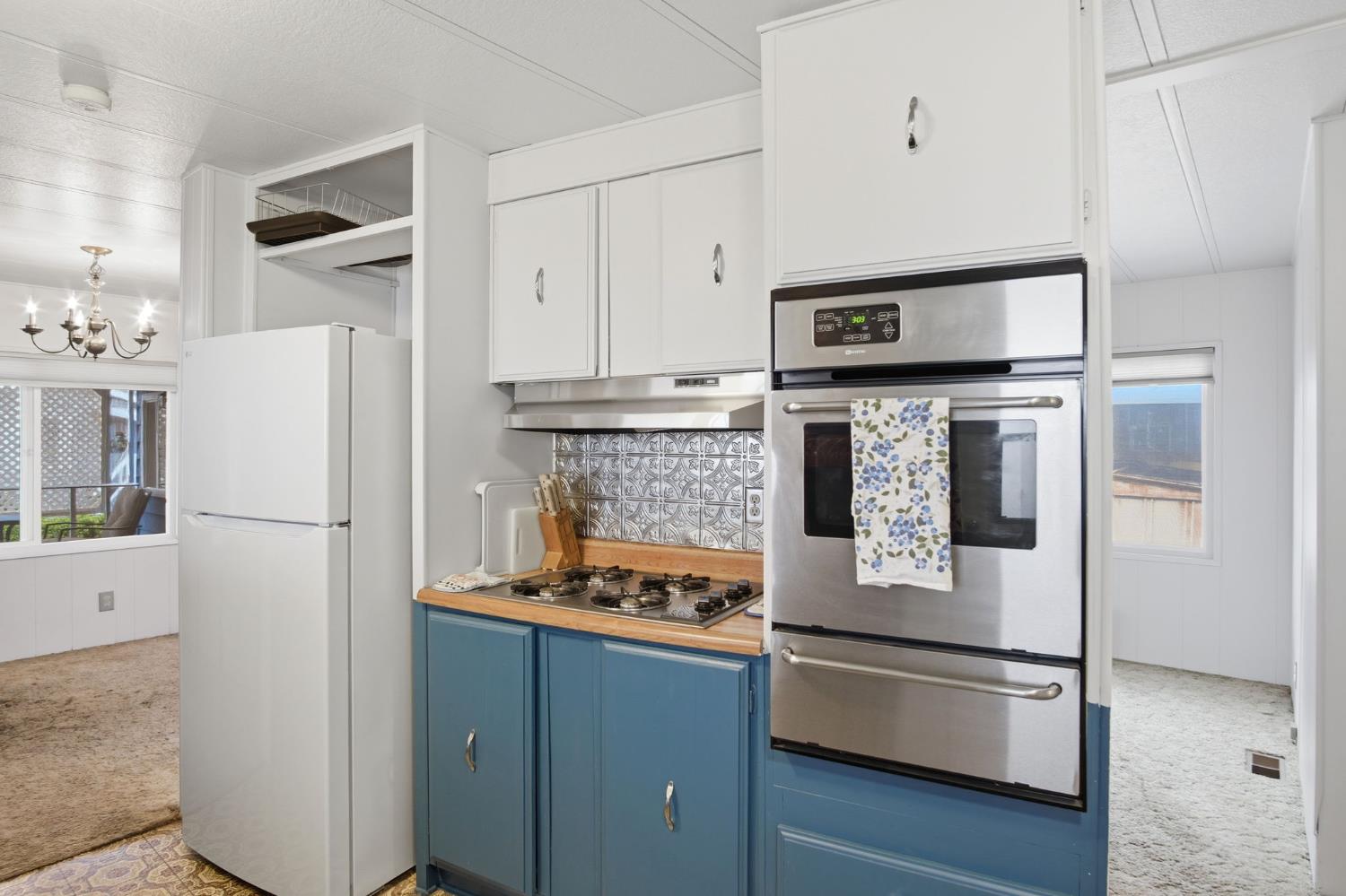 1400 Meredith Avenue, Unit 55 Gustine, CA 95322 - Photo 9 of 19 a kitchen with stainless steel appliances a refrigerator and a stove