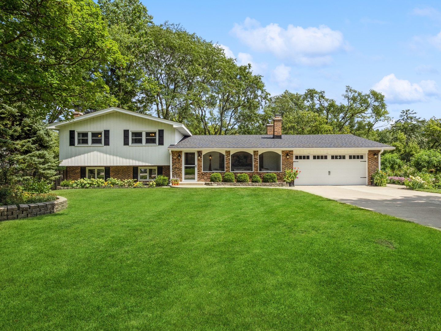 125 South Deerpath Road Barrington, IL 60010 - Photo 1 of 32 Gallery Image 1