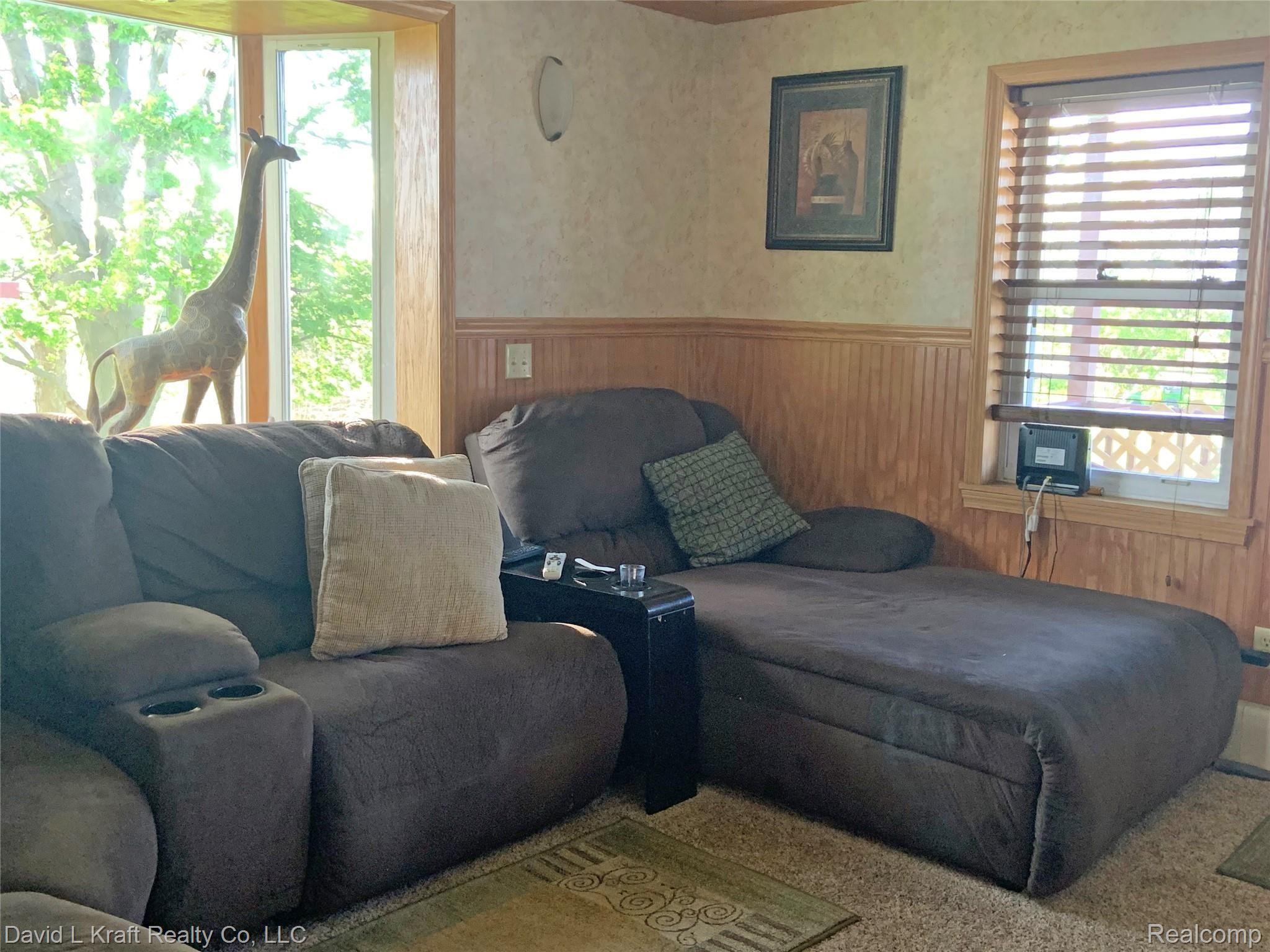 8255 Stein Road Pigeon, MI 48755 - Photo 7 of 26 8255SteinLR.jpg