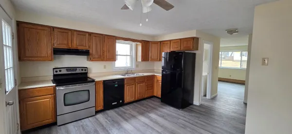 $2,100 | 35 Westland Avenue, Manchester, NH 03103