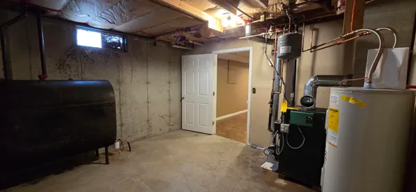 $2,100 | 35 Westland Avenue, Manchester, NH 03103