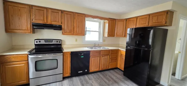 $2,100 | 35 Westland Avenue, Manchester, NH 03103