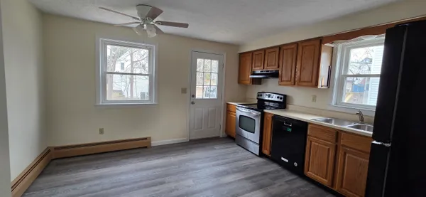 $2,100 | 35 Westland Avenue, Manchester, NH 03103
