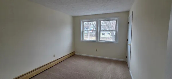 $2,100 | 35 Westland Avenue, Manchester, NH 03103