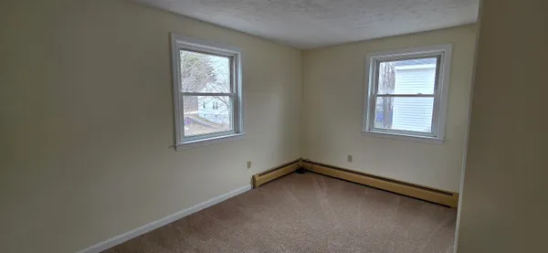 $2,100 | 35 Westland Avenue, Manchester, NH 03103