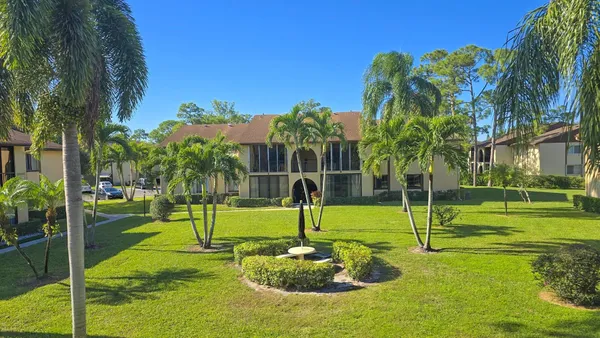 $1,595 | 222 Pine High Occupancy Vehicle Circle, Unit B2, Greenacres, FL 33463