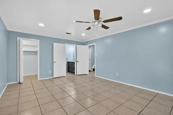 a view of entryway with seating area