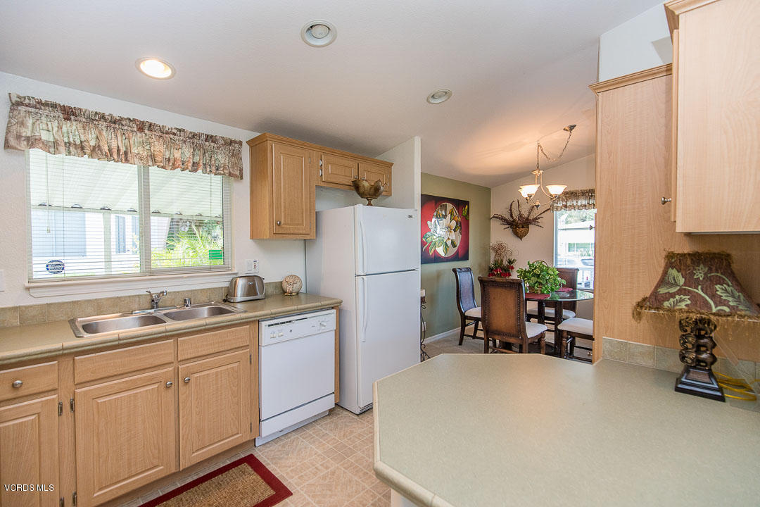 195 Tierra Rejada Road, Unit 21 Simi Valley, CA 93065 - Photo 13 of 32 195 Tierra Rejada Road, Spc. 21 -11