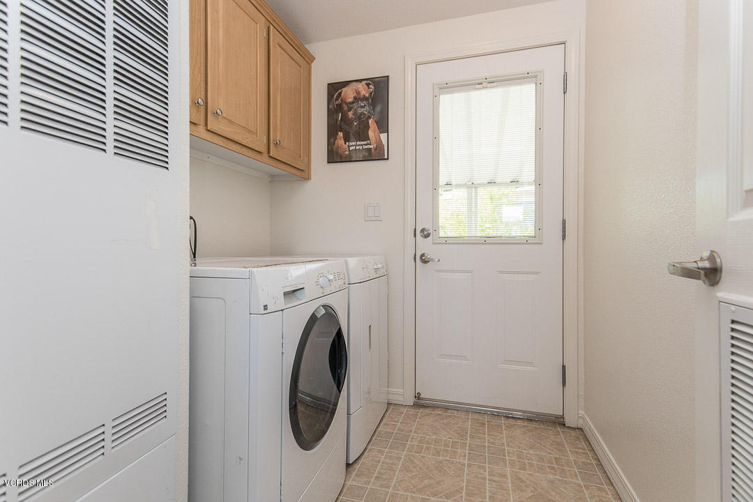 195 Tierra Rejada Road, Unit 21 Simi Valley, CA 93065 - Photo 17 of 32 195 Tierra Rejada Road, Spc. 21 -16