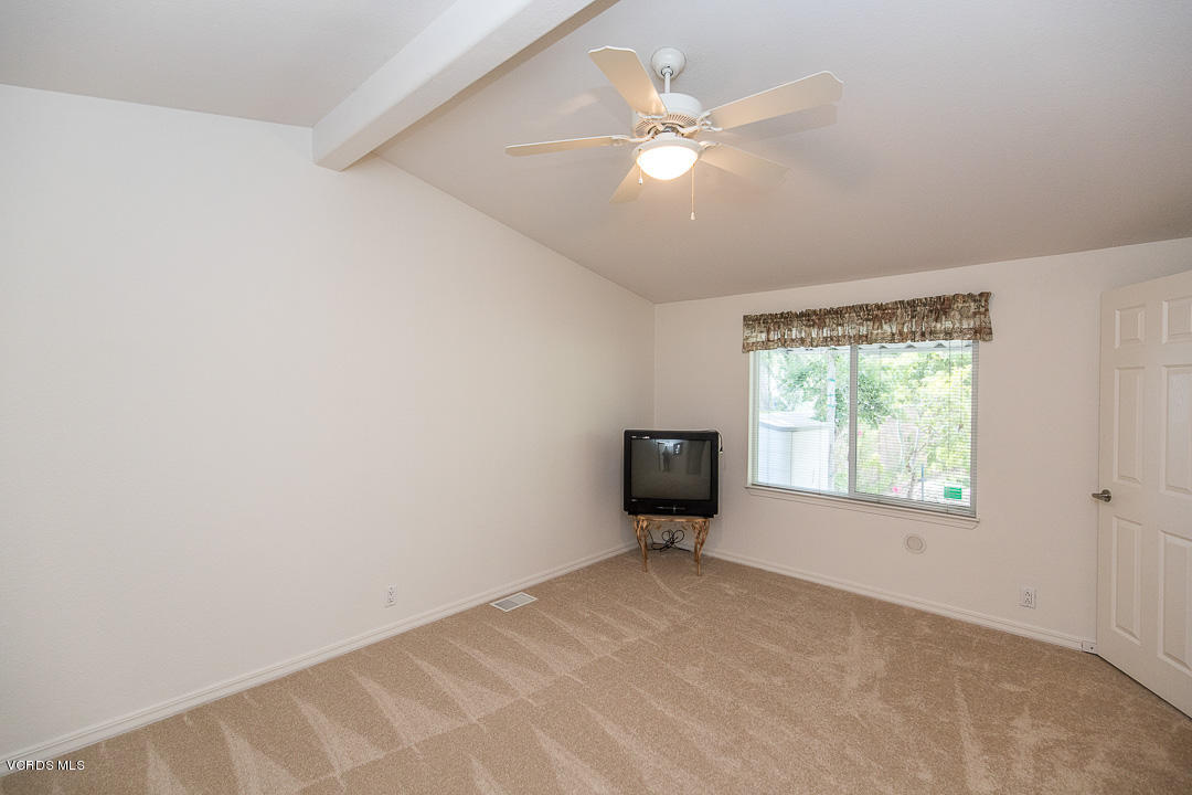 195 Tierra Rejada Road, Unit 21 Simi Valley, CA 93065 - Photo 21 of 32 195 Tierra Rejada Road, Spc. 21 -20