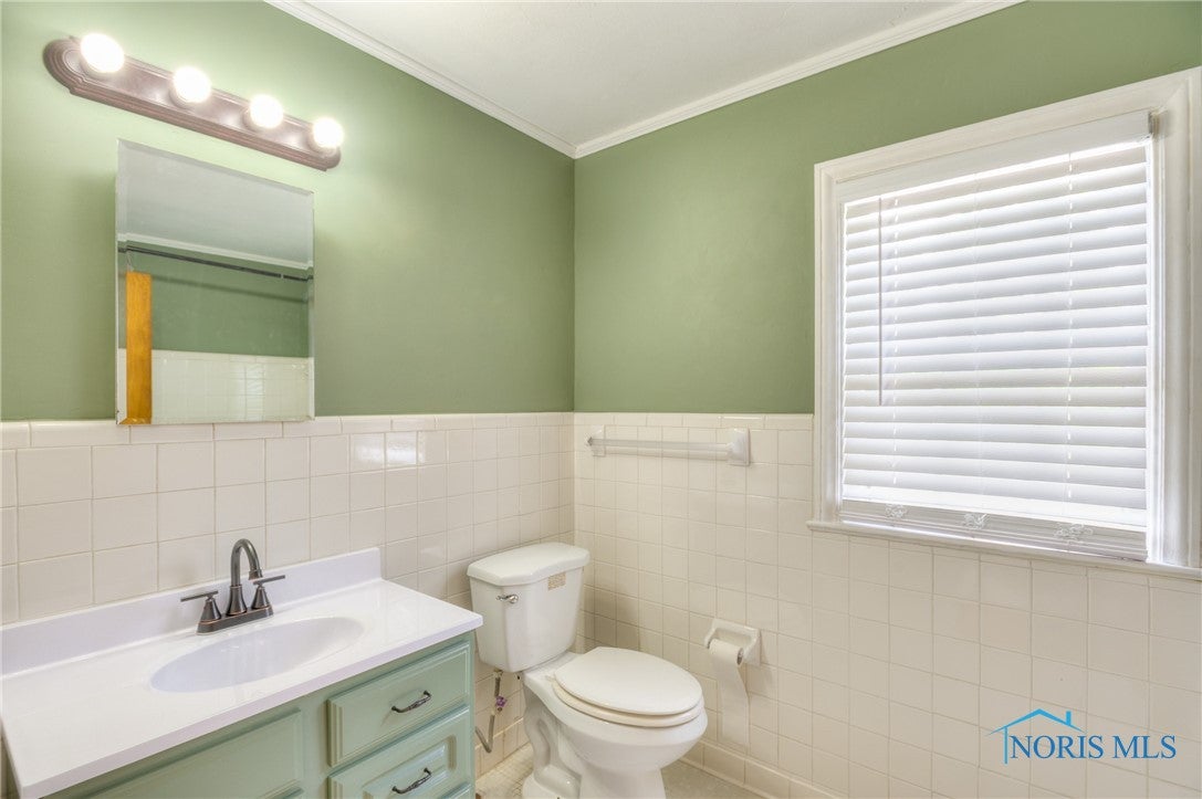 3319 Aldringham Road Toledo, OH 43606 - Photo 16 of 19 Bathroom