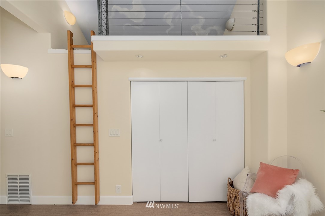 10718 Riviera Place Northeast Seattle, WA 98125 - Photo 17 of 29 Gallery Image 17