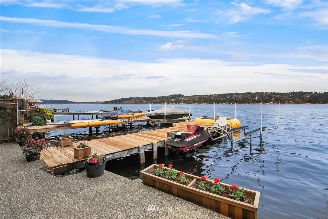 10718 Riviera Place Northeast Seattle, WA 98125 - Photo 22 of 29 Gallery Image 22