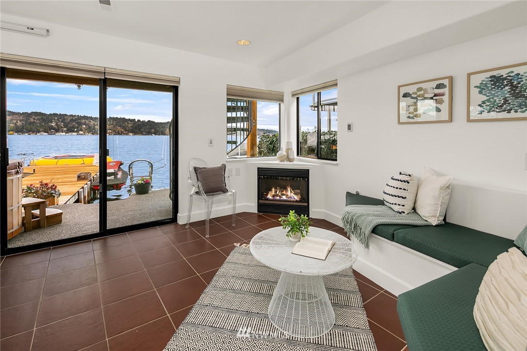 10718 Riviera Place Northeast Seattle, WA 98125 - Photo 24 of 29 Gallery Image 24
