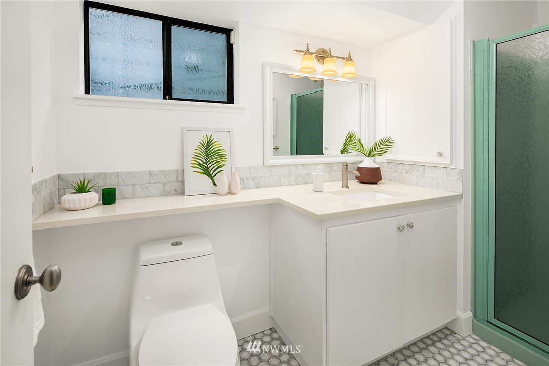 10718 Riviera Place Northeast Seattle, WA 98125 - Photo 25 of 29 Gallery Image 25