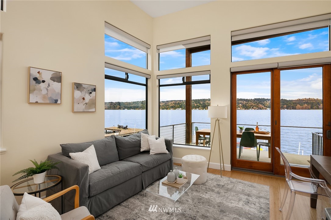 10718 Riviera Place Northeast Seattle, WA 98125 - Photo 4 of 29 Gallery Image 4