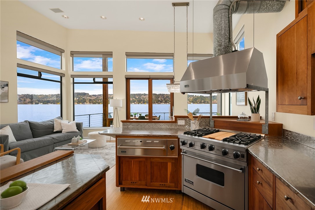 10718 Riviera Place Northeast Seattle, WA 98125 - Photo 6 of 29 Gallery Image 6