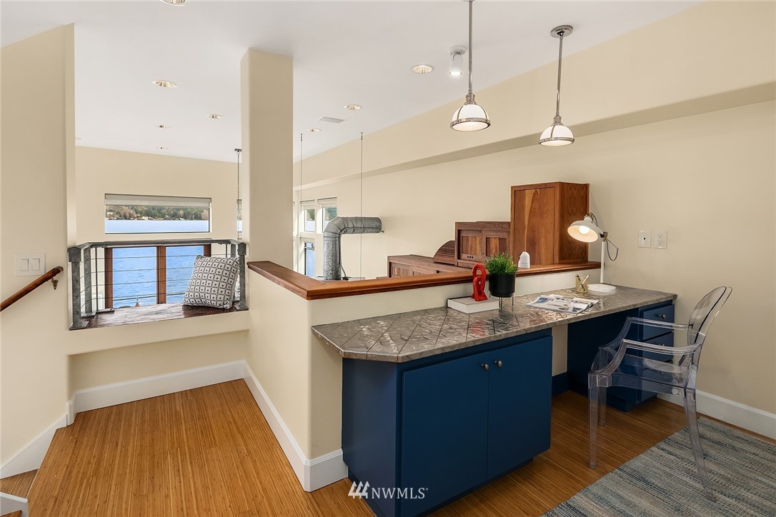10718 Riviera Place Northeast Seattle, WA 98125 - Photo 9 of 29 Gallery Image 9