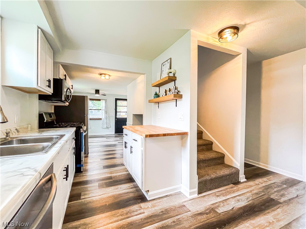 663 Mannering Road Eastlake, OH 44095 - Photo 5 of 33 Perfect coffee bar!