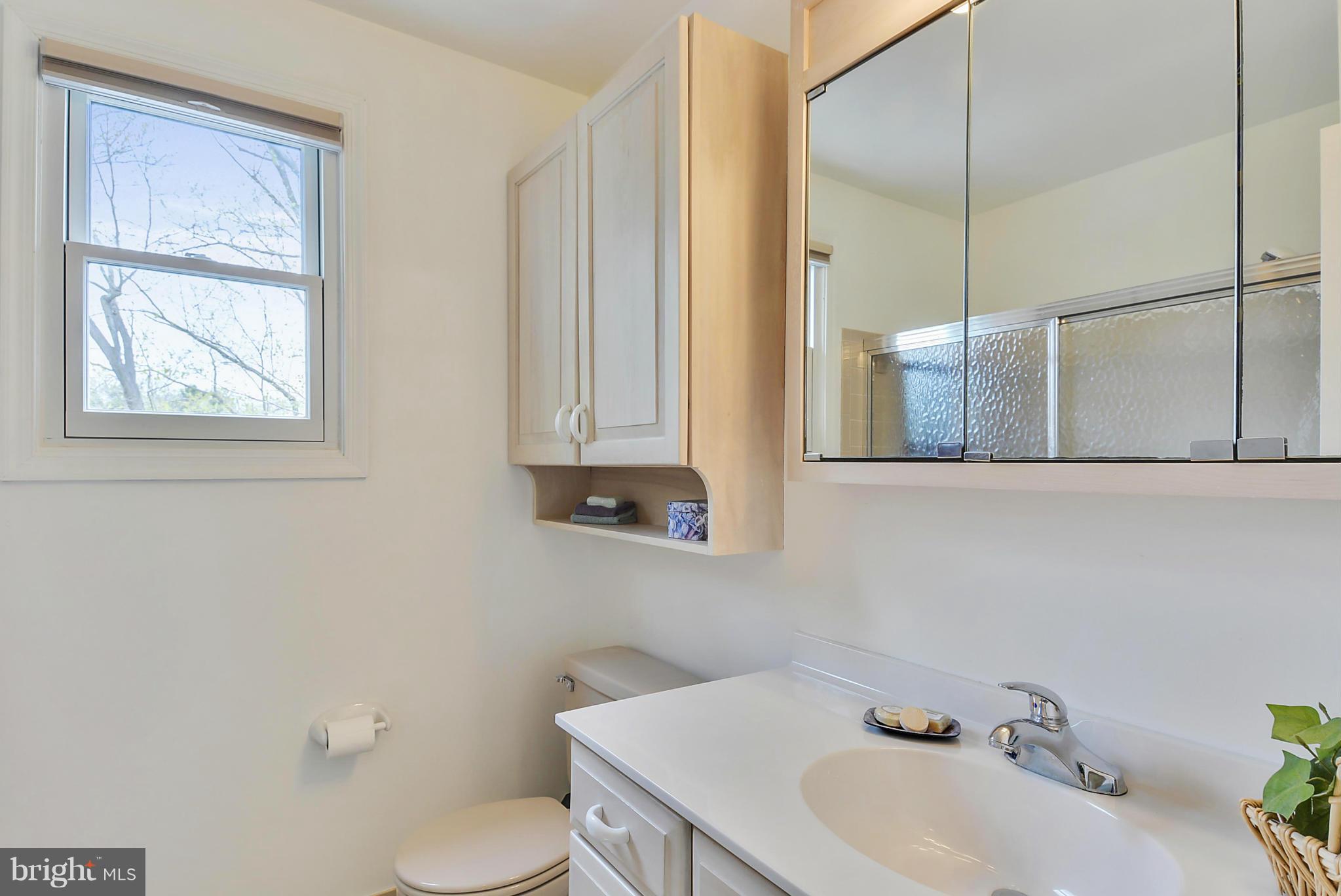 15429 Tindlay Street Silver Spring, MD 20905 - Photo 20 of 30 Bath