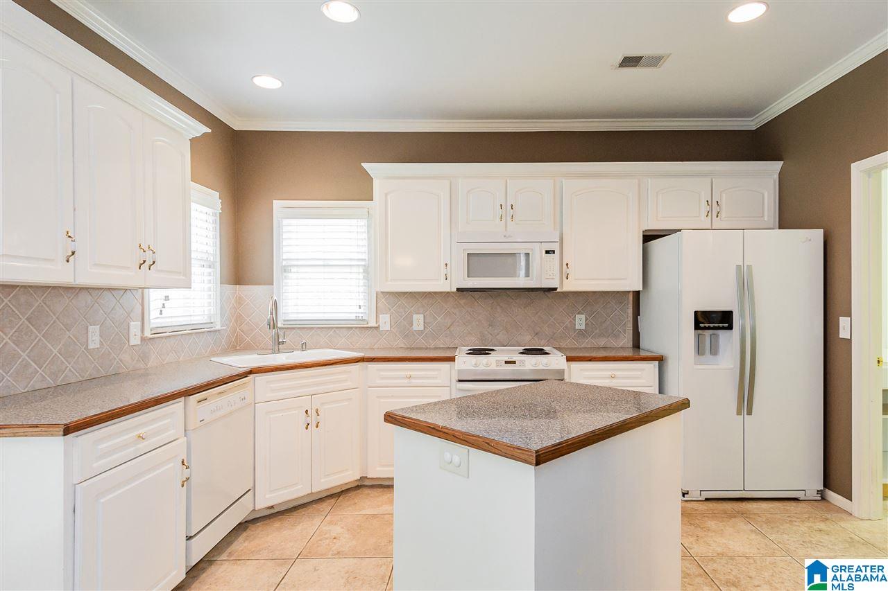 202 Beaver Crest Circle Pelham, AL 35124 - Photo 11 of 35