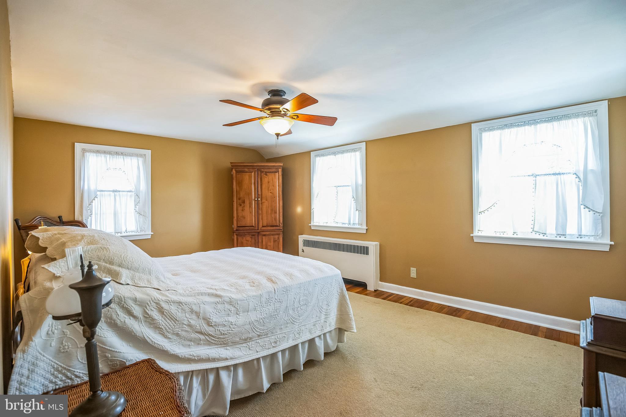 27 Medbury Road Wallingford, PA 19086 - Photo 16 of 36 Primary Bedroom