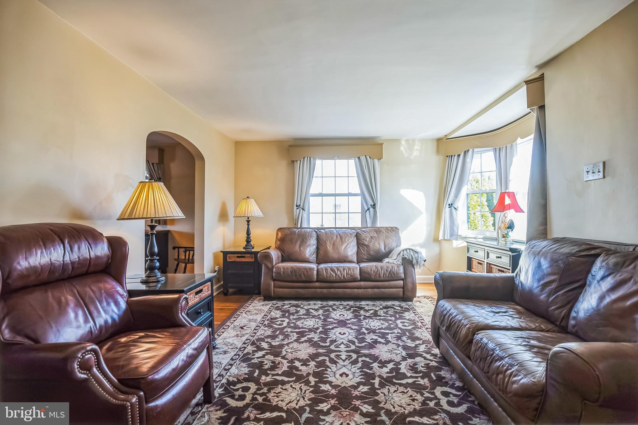 27 Medbury Road Wallingford, PA 19086 - Photo 3 of 36 Living Room