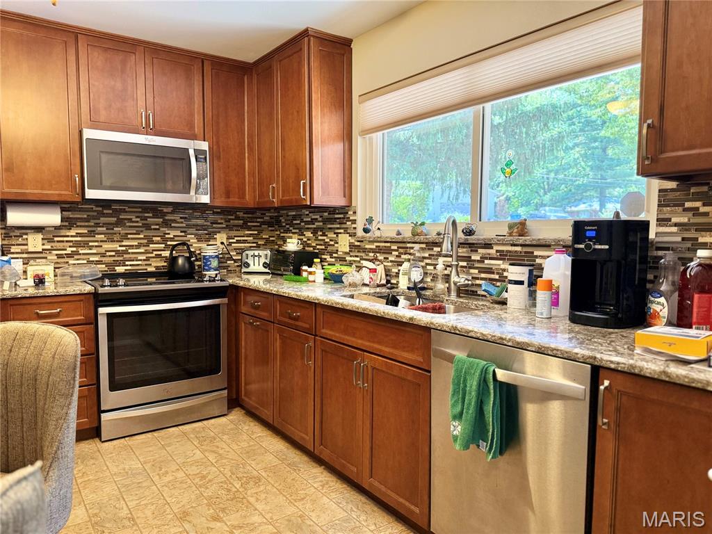 660 Hunters Ridge Drive Ferguson, MO 63135 - Photo 6 of 24 Gallery Image 6