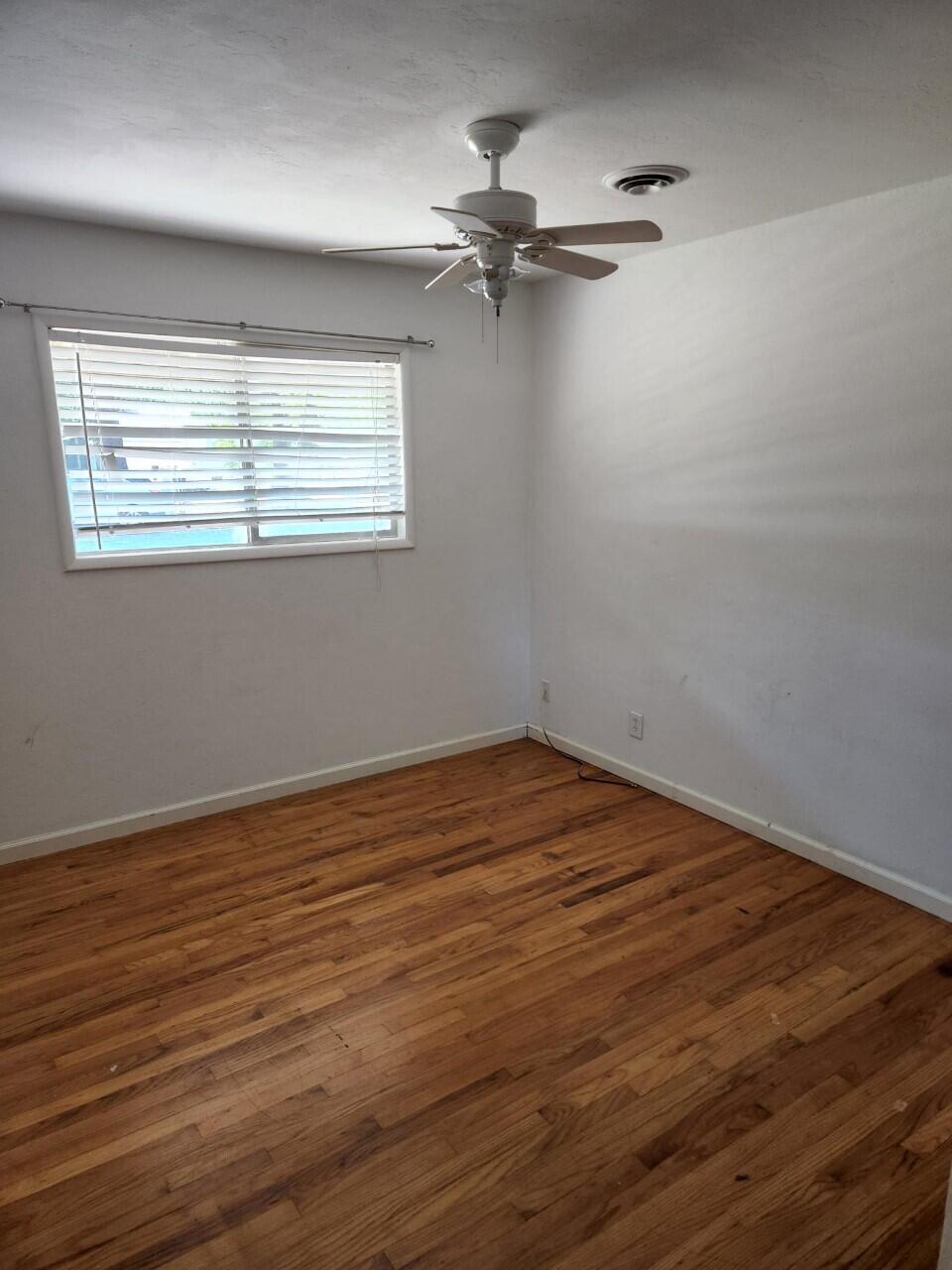 458 Rome Avenue Redding, CA 96001 - Photo 19 of 22 Bedroom 2
