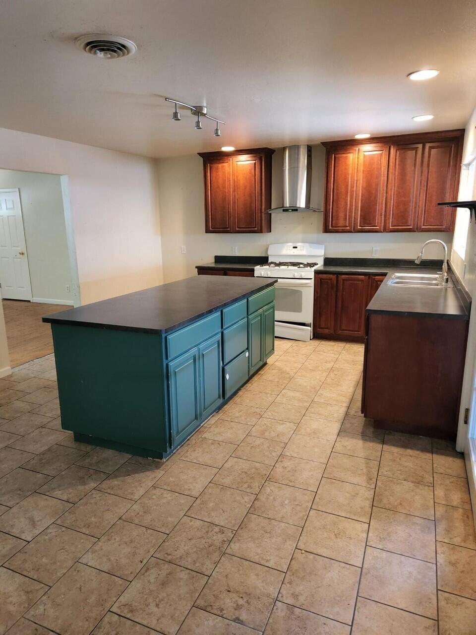 458 Rome Avenue Redding, CA 96001 - Photo 3 of 22 Kitchen 2