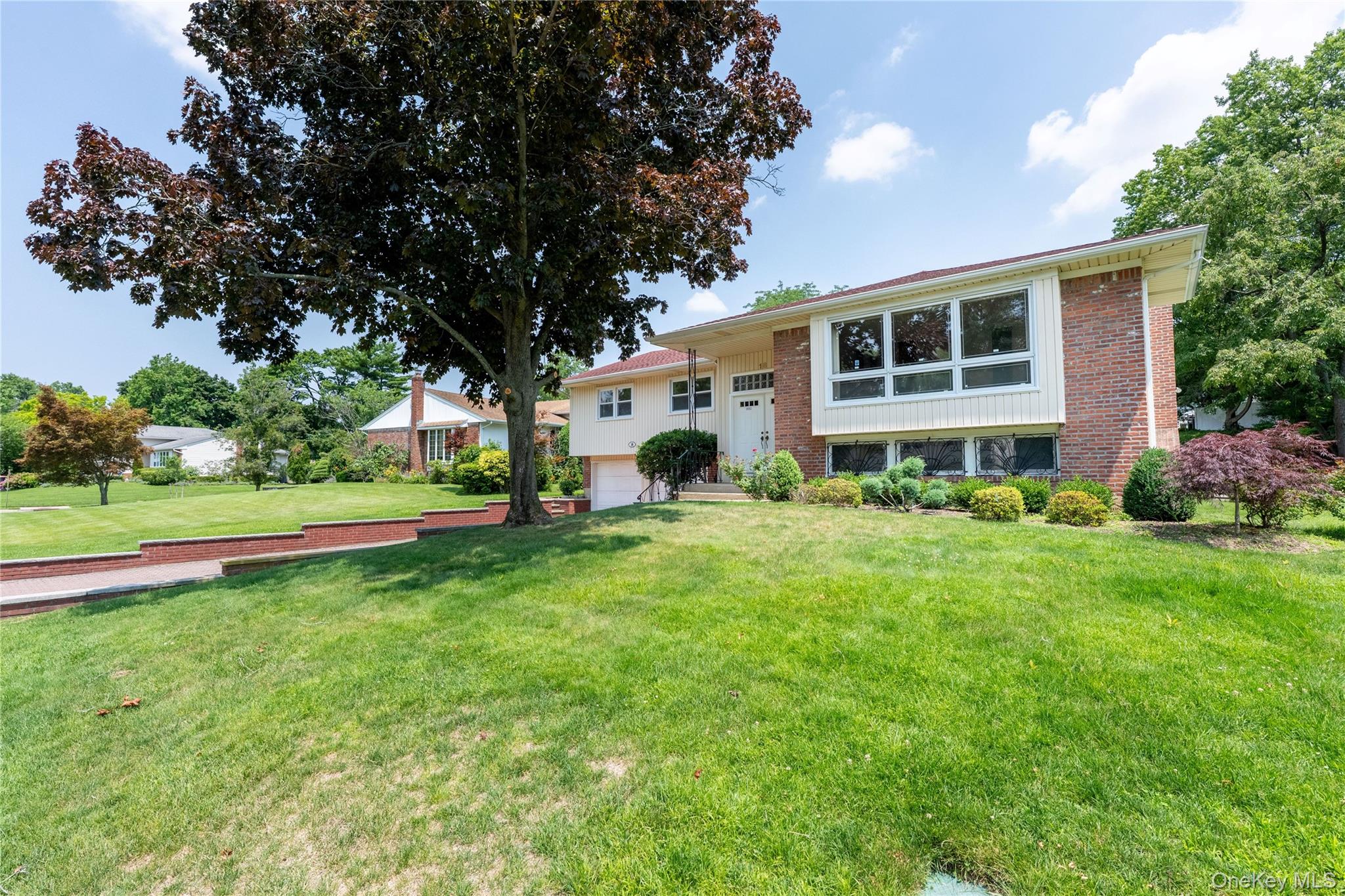18 Dogwood Road Searingtown, NY 11507 - Photo 1 of 28