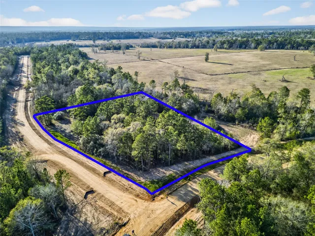 a view of a tennis court