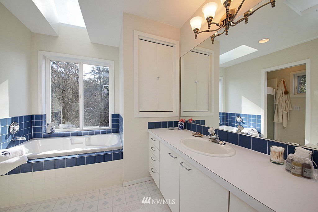 2329 West Beach Road Oak Harbor, WA 98277 - Photo 9 of 14 Gallery Image 9