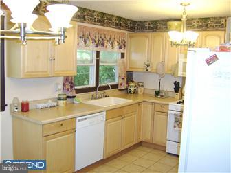 992 Clements Bridge Road Barrington, NJ 08007 - Photo 2 of 12 Kitchen