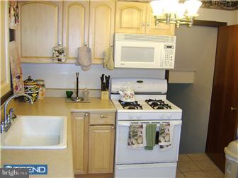 992 Clements Bridge Road Barrington, NJ 08007 - Photo 3 of 12 Kitchen