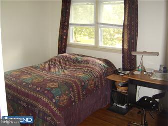 992 Clements Bridge Road Barrington, NJ 08007 - Photo 5 of 12 Bedroom