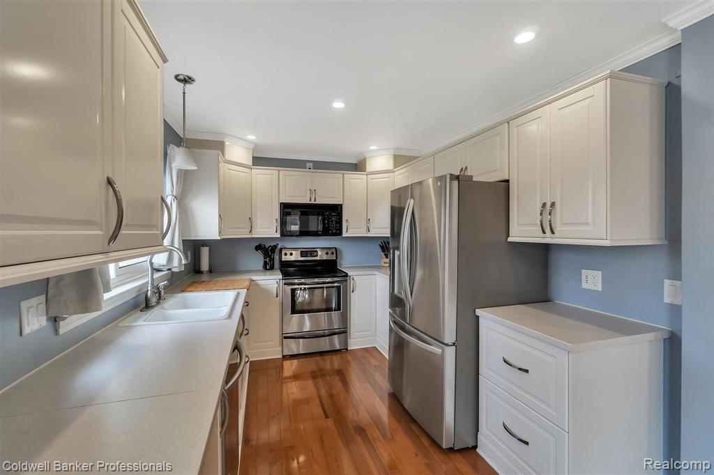 6951 East Spring Drive Canton, MI 48187 - Photo 9 of 43