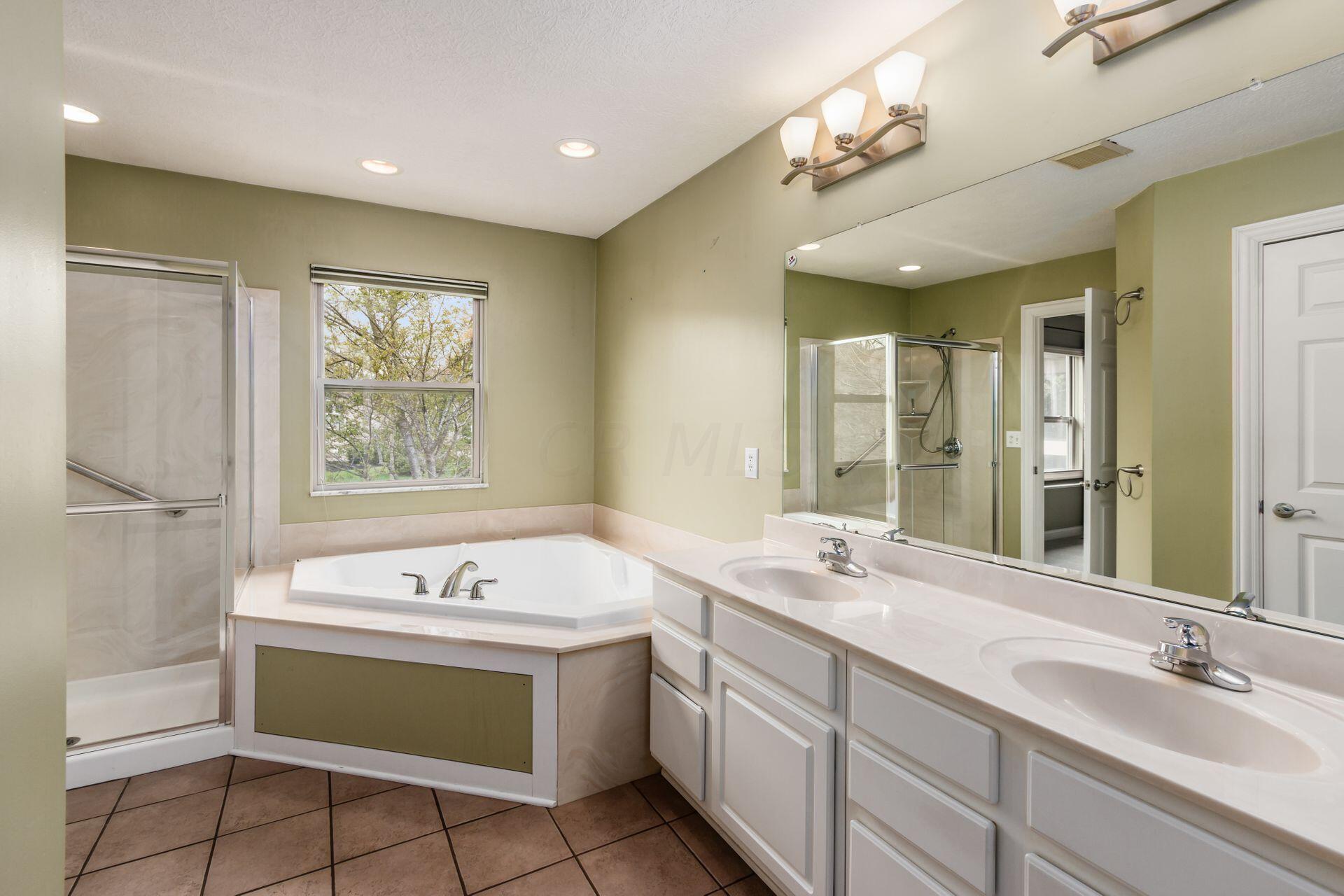 4896 Rays Circle Dublin, OH 43016 - Photo 21 of 45 Master Suite Bath