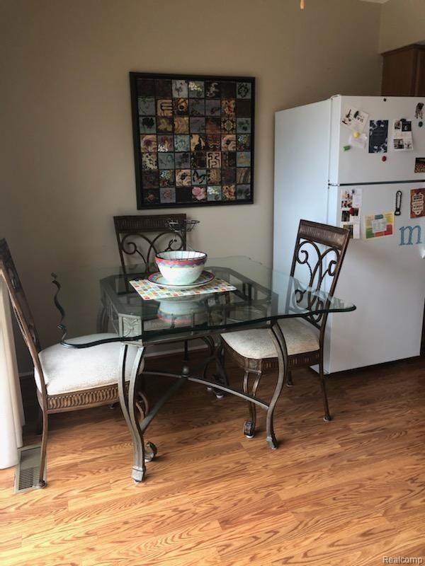 769 Oak Brook Ridge Drive, Unit 120 Rochester, MI 48307 - Photo 9 of 27 Breakfast nook.jpeg