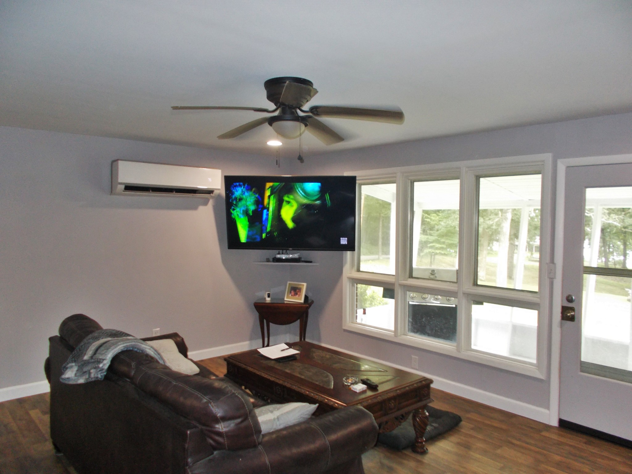 979 Highlander Road Camden, TN 38320 - Photo 5 of 23 a living room with furniture and a flat screen tv